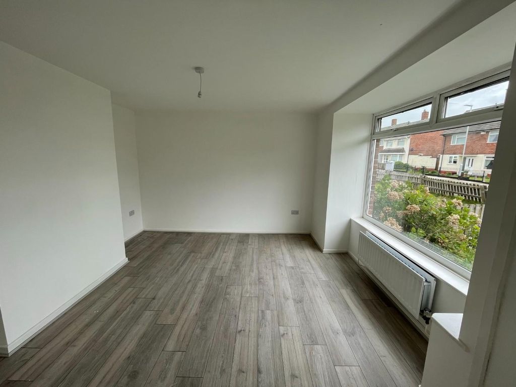 Property photo 3 of 10 Lounge