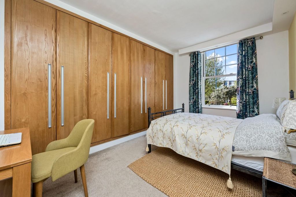 Property photo 3 of 13 Wilbury Villas_38_Flat 4-002.Jpg