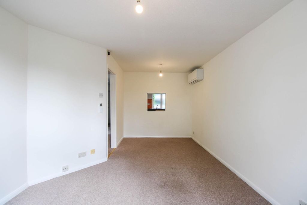 Property photo 3 of 10 Pic-16.Jpg