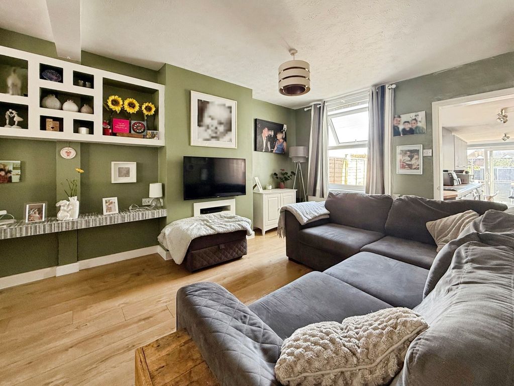 Property photo 2 of 11 Lounge