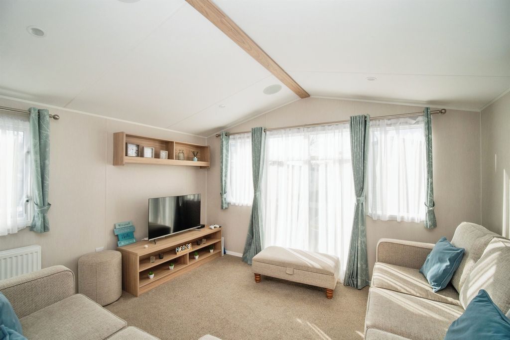 Property photo 3 of 33