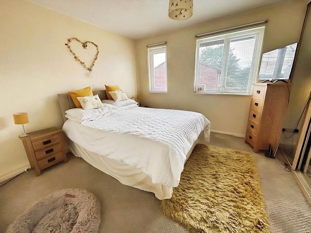 Property photo 3 of 6 Bedroom
