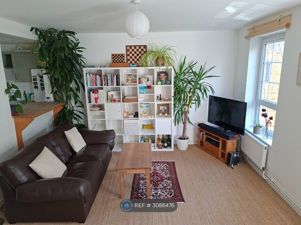 Property photo 3 of 11 Living Room