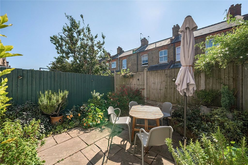 Property photo 2 of 18 Picture No. 70