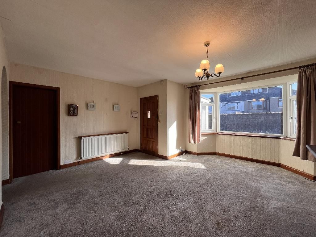 Property photo 3 of 19 Lounge