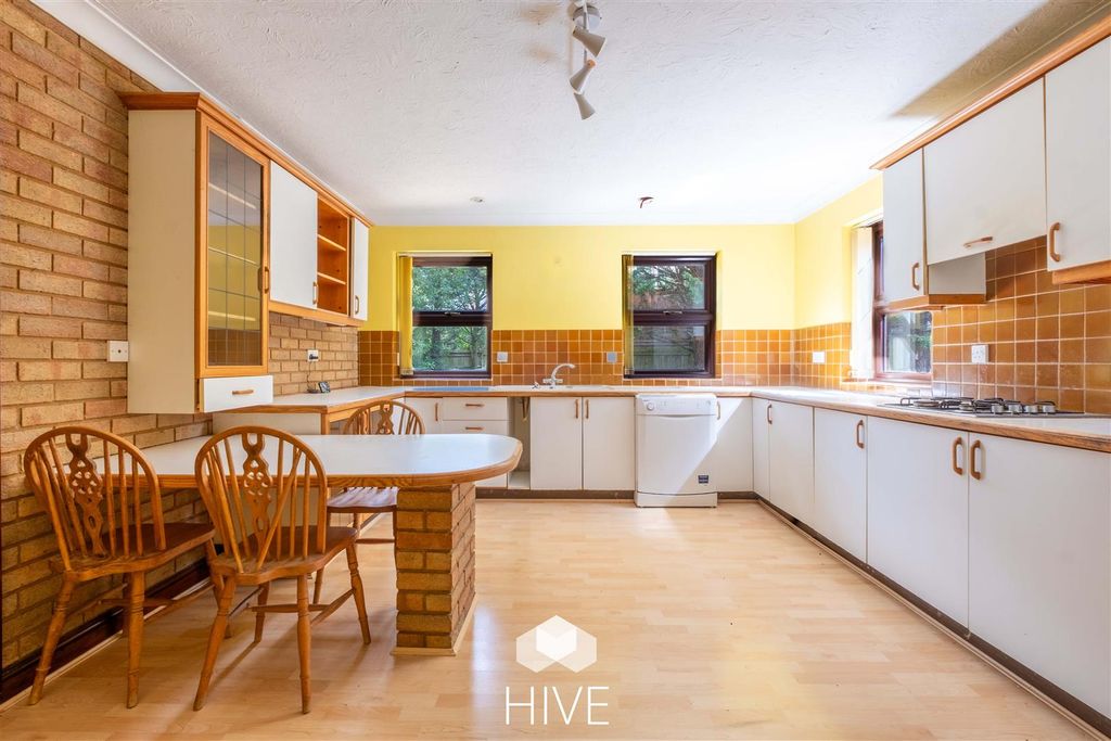 Property photo 2 of 28 Kitchen