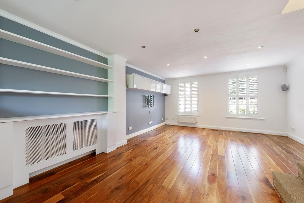Property photo 3 of 12