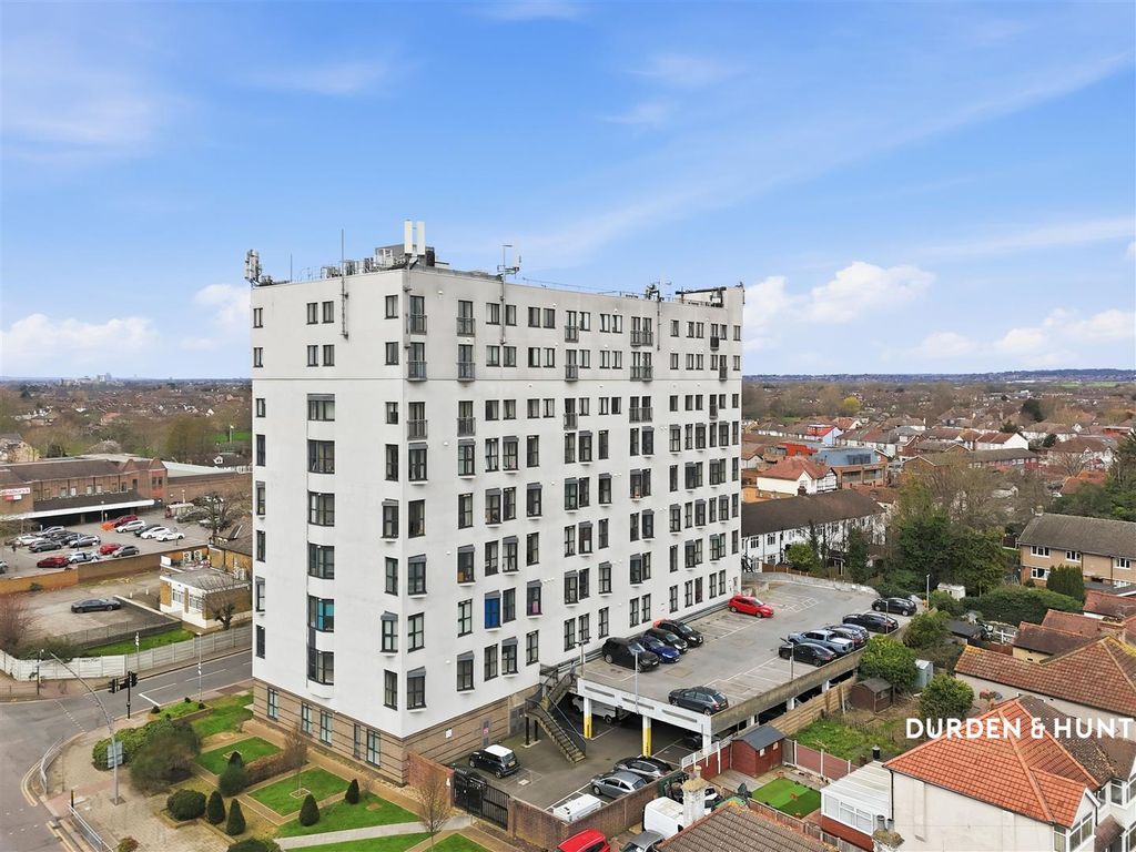 Property photo 1 of 18 High Road