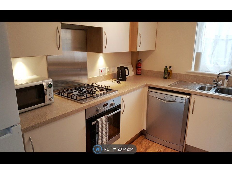 Property photo 3 of 12 Kitchen