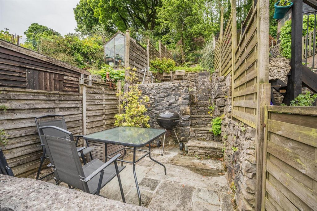 Property photo 2 of 23