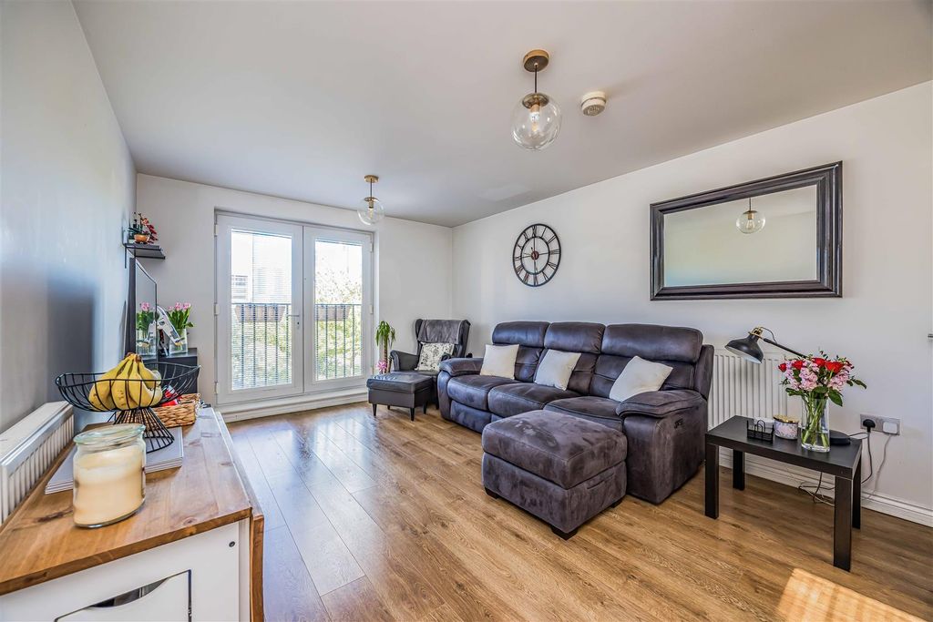 Property photo 2 of 14 Flat 12, Chapter House, Tudor Crescent, Cosham-Sma
