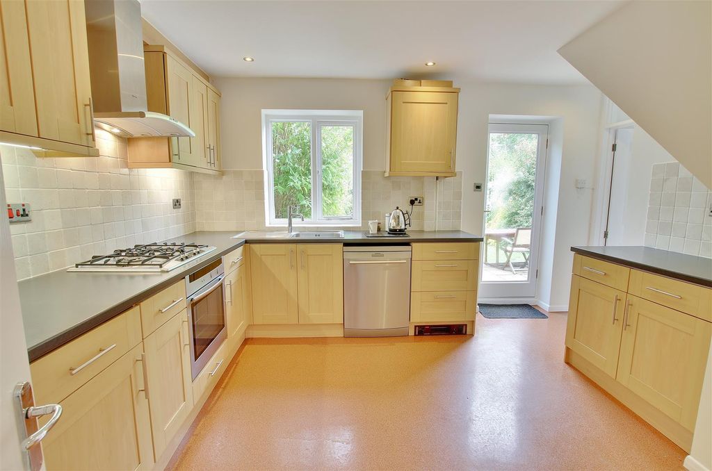 Property photo 3 of 8 18L1.Jpg