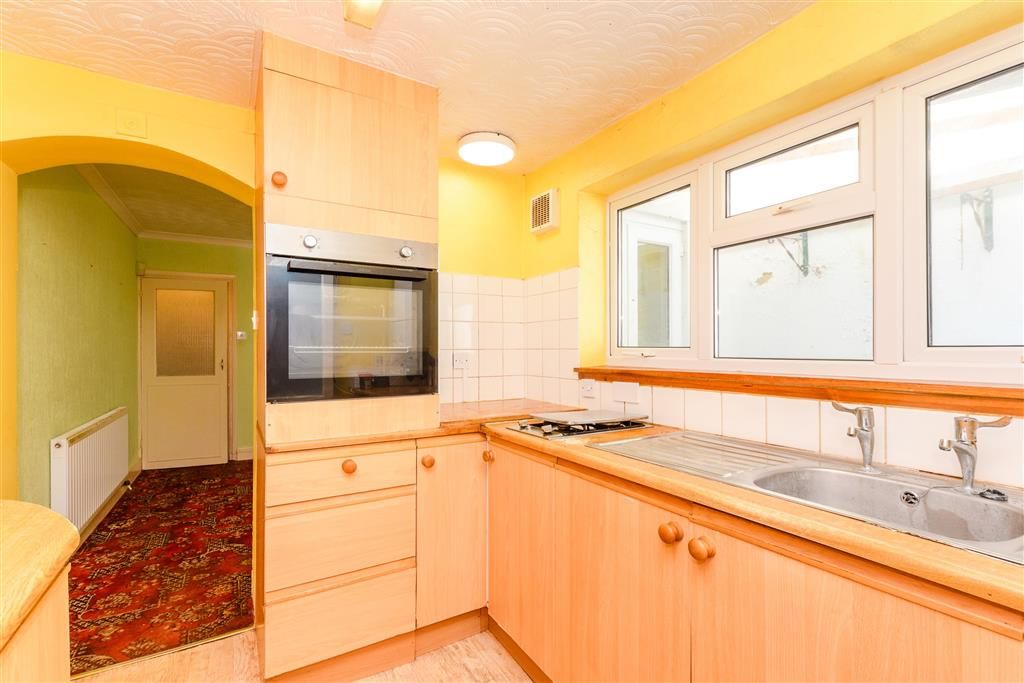 Property photo 2 of 7 Kitchen