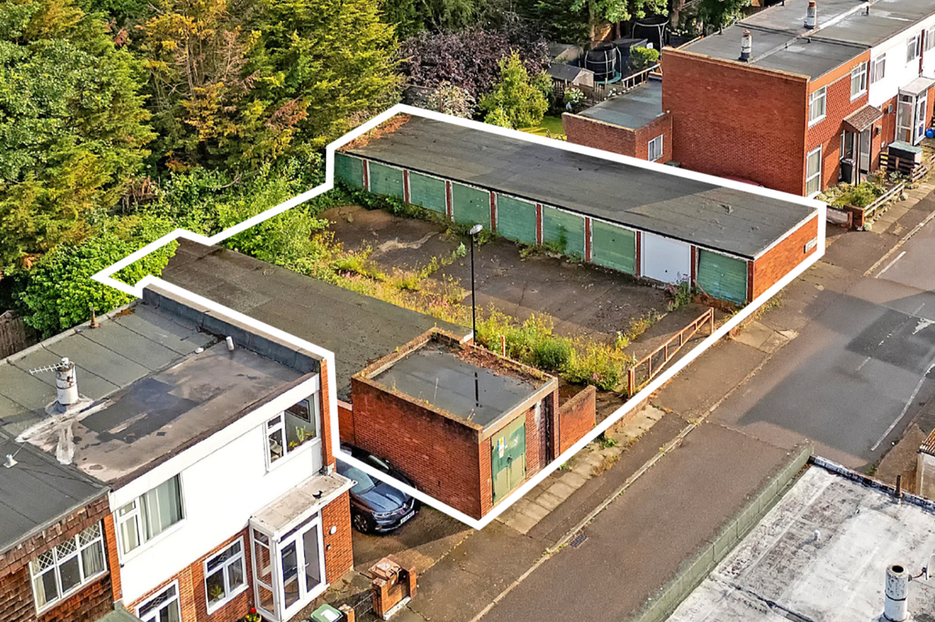 Property photo 2 of 11 Garages Between 45 &amp; 47 Aldersgrove Avenue, Mottingham, London, Se9 4Ph