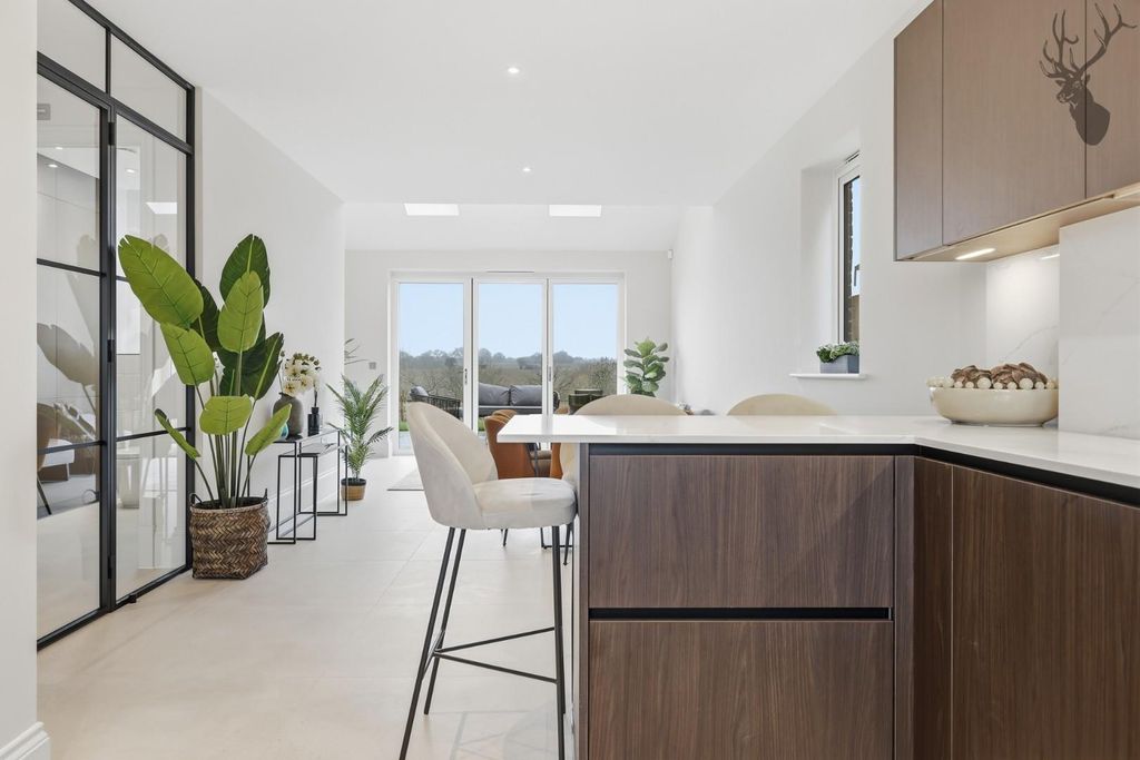 Property photo 2 of 27