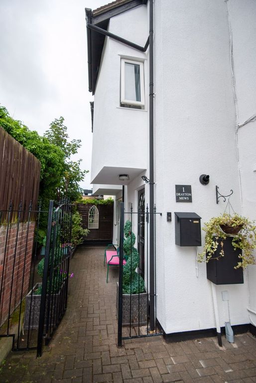 Property photo 1 of 14 Entrance