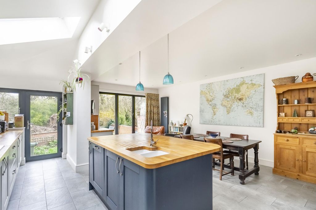 Property photo 3 of 22 Kitchen