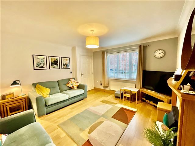 Property photo 3 of 21 Lounge