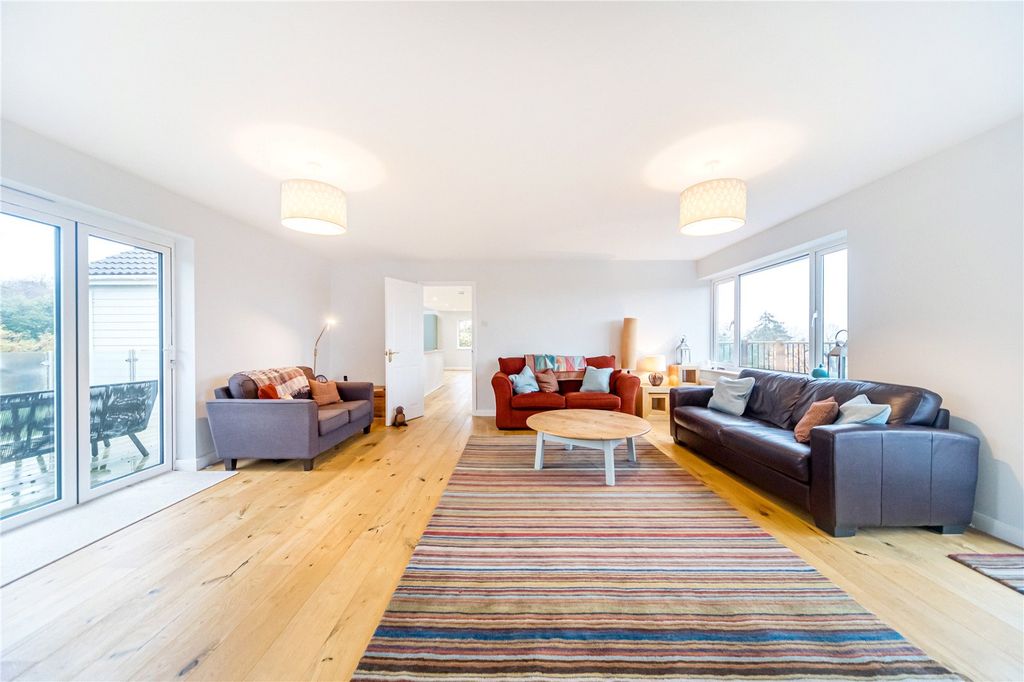 Property photo 3 of 24 Picture No. 04