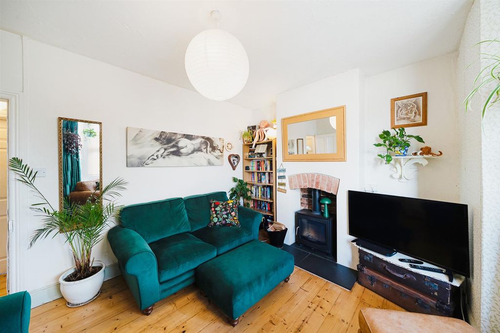 Property photo 3 of 16 Living Room