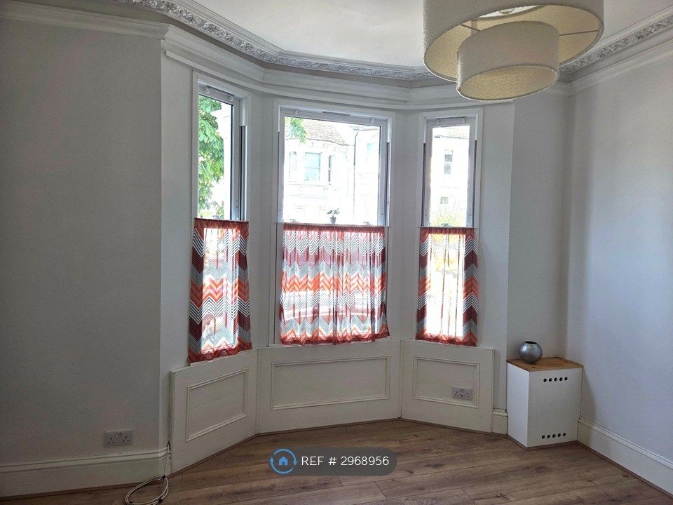 Property photo 3 of 11