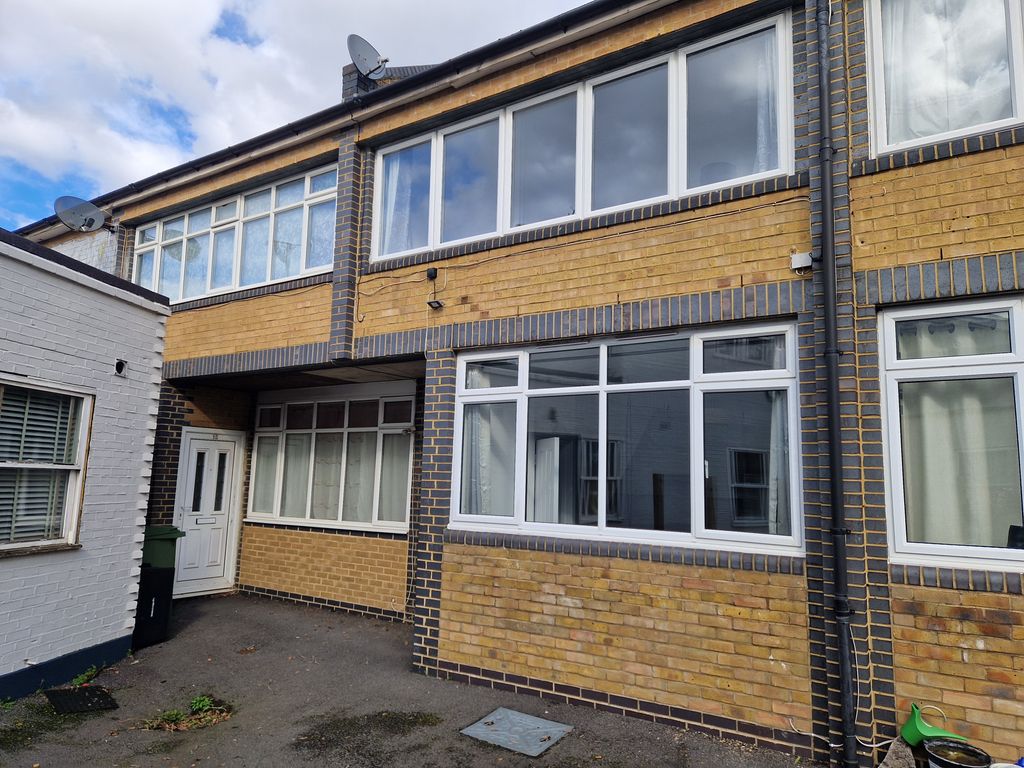 Property photo 1 of 5