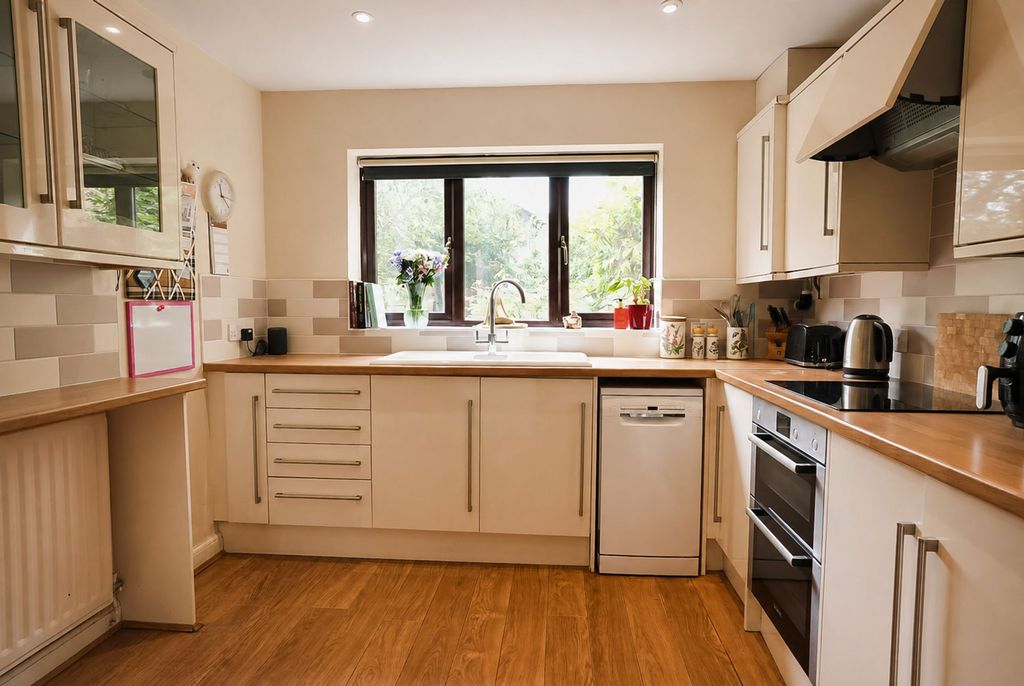 Property photo 2 of 23