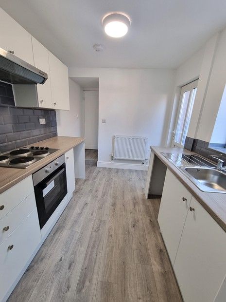 Property photo 1 of 6 Kitchen