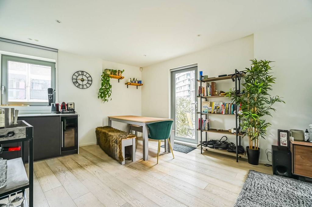 Property photo 2 of 21