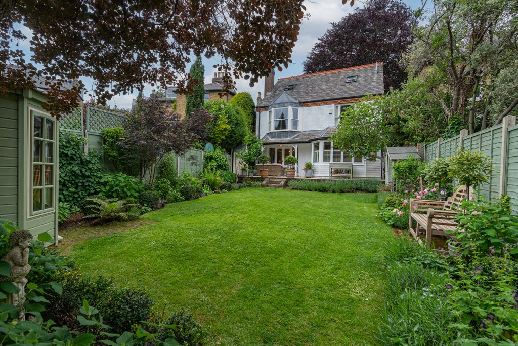 Property photo 2 of 16