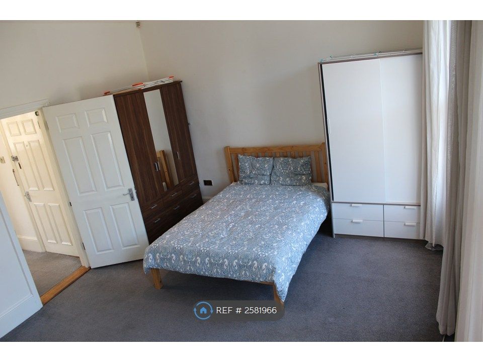Property photo 3 of 5 Studio