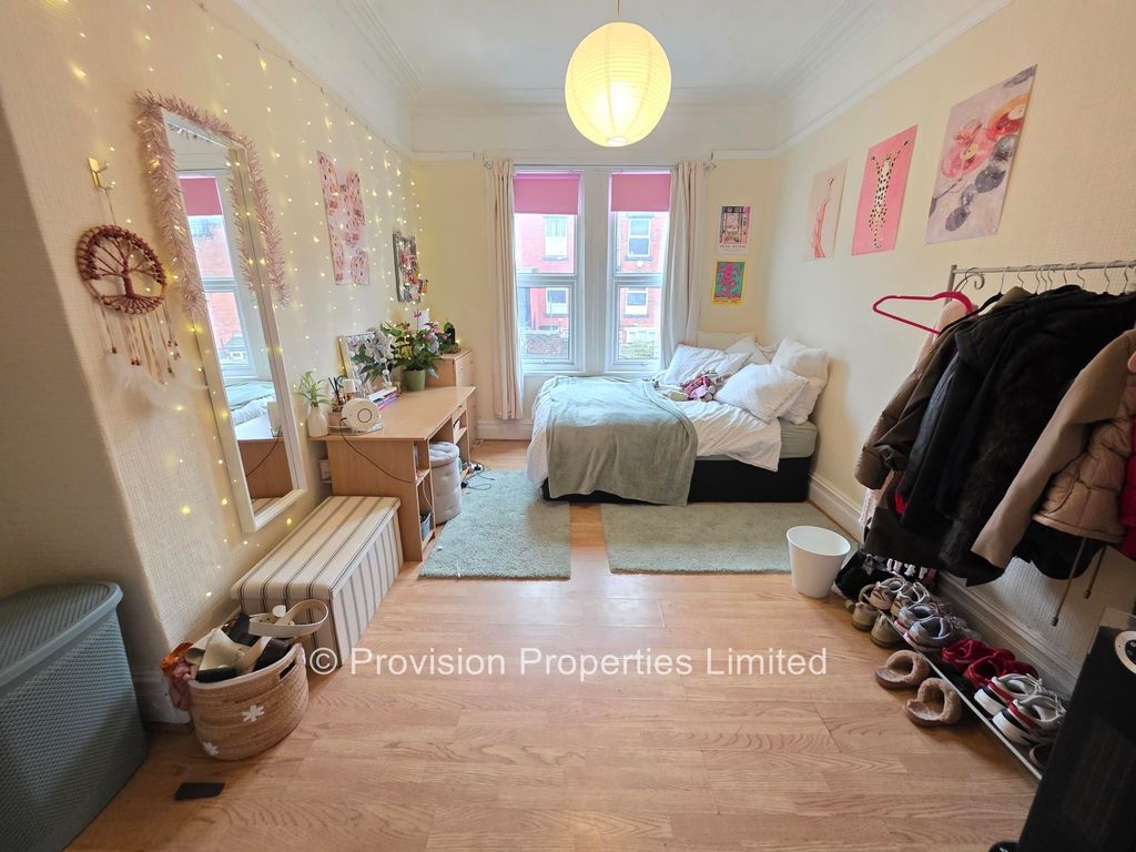 Property photo 2 of 11 Photo