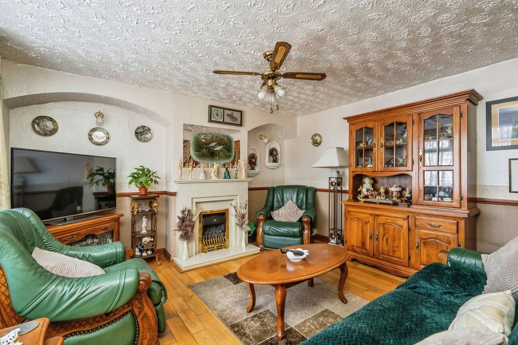 Property photo 3 of 17 Photo