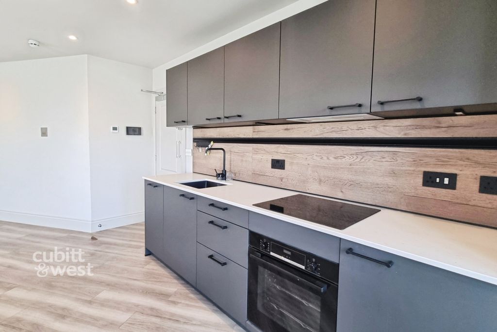 Property photo 2 of 14 70c6F505-20250701...