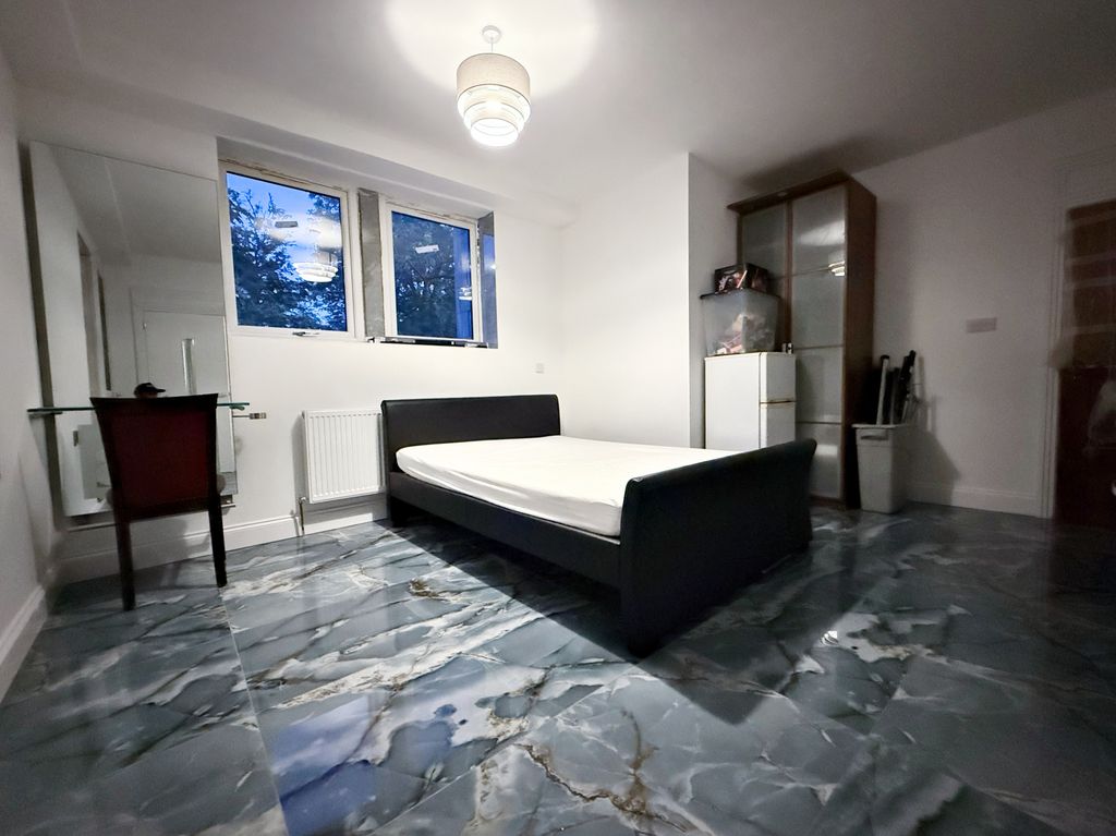 Property photo 1 of 4
