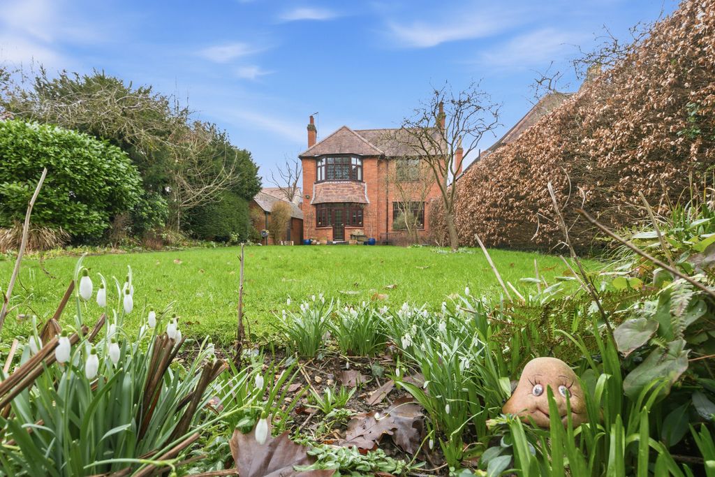 Property photo 2 of 34