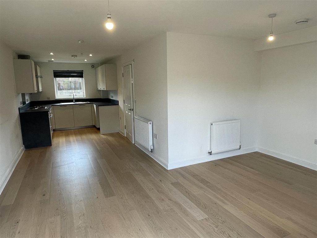 Property photo 2 of 17 Kitchen/Lounge/Diner