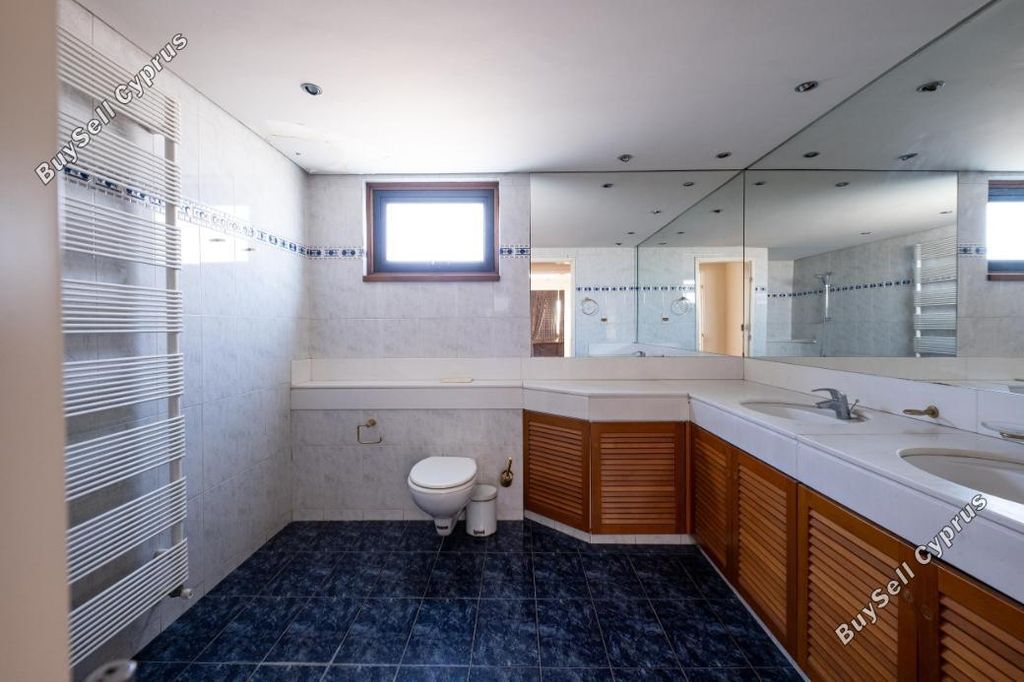 Property photo 2 of 44