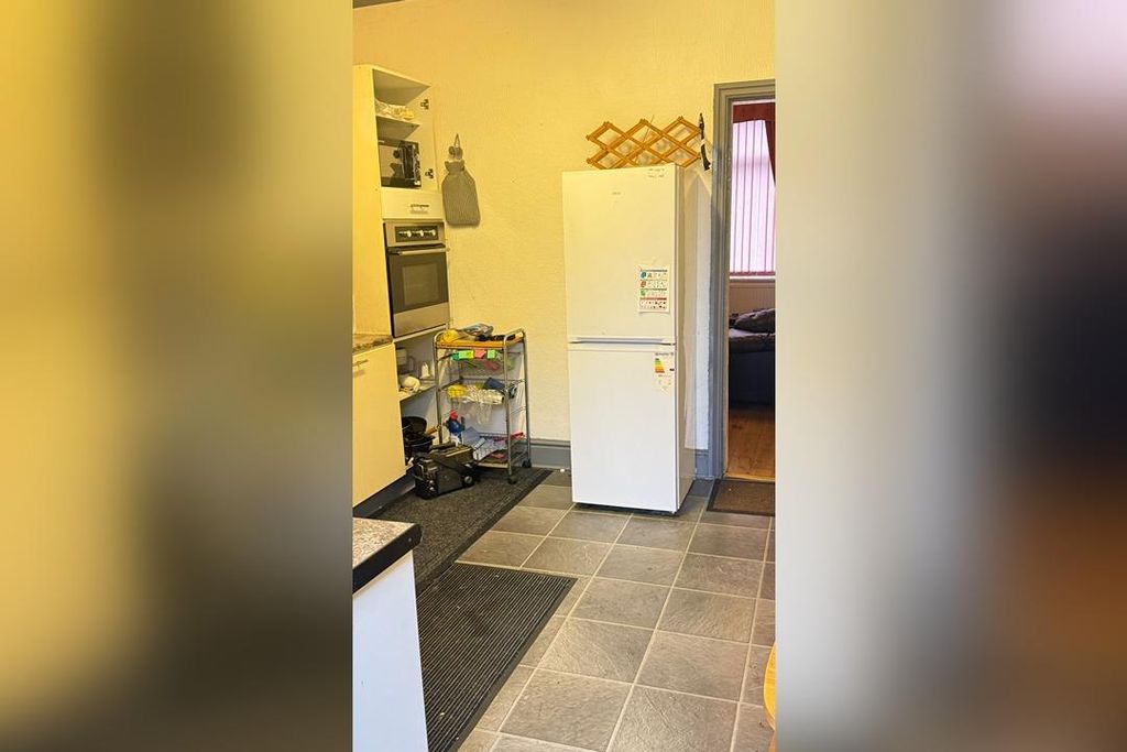 Property photo 3 of 13 Kitchen