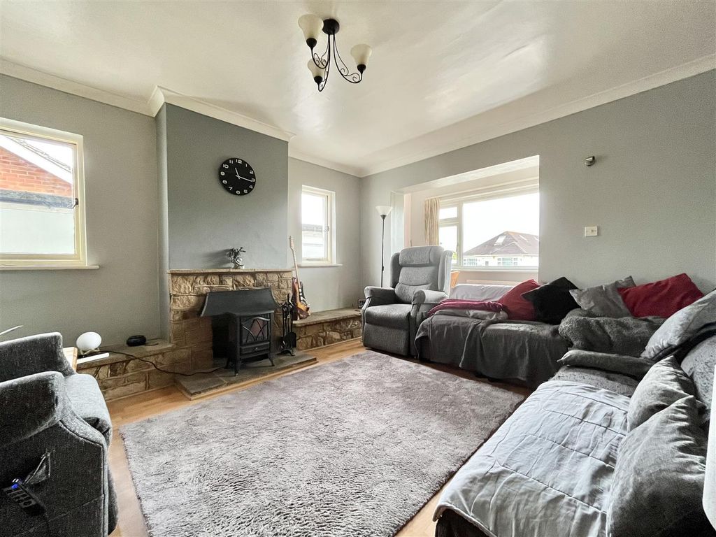 Property photo 3 of 28
