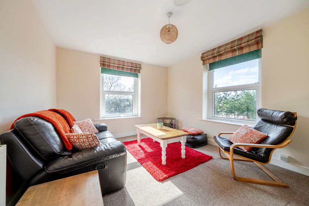 Property photo 2 of 14 Living / Dining Room