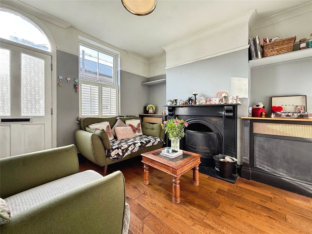 Property photo 2 of 15 Lounge