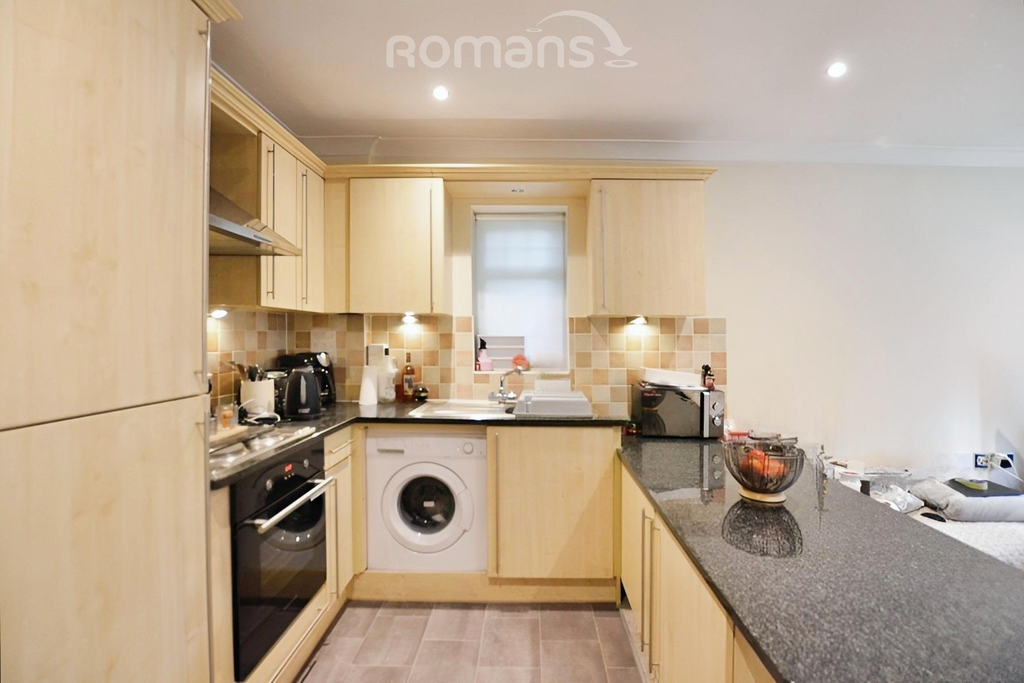 Property photo 3 of 6 Kitchen 3