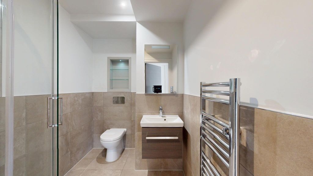 Property photo 3 of 31 Bathroom