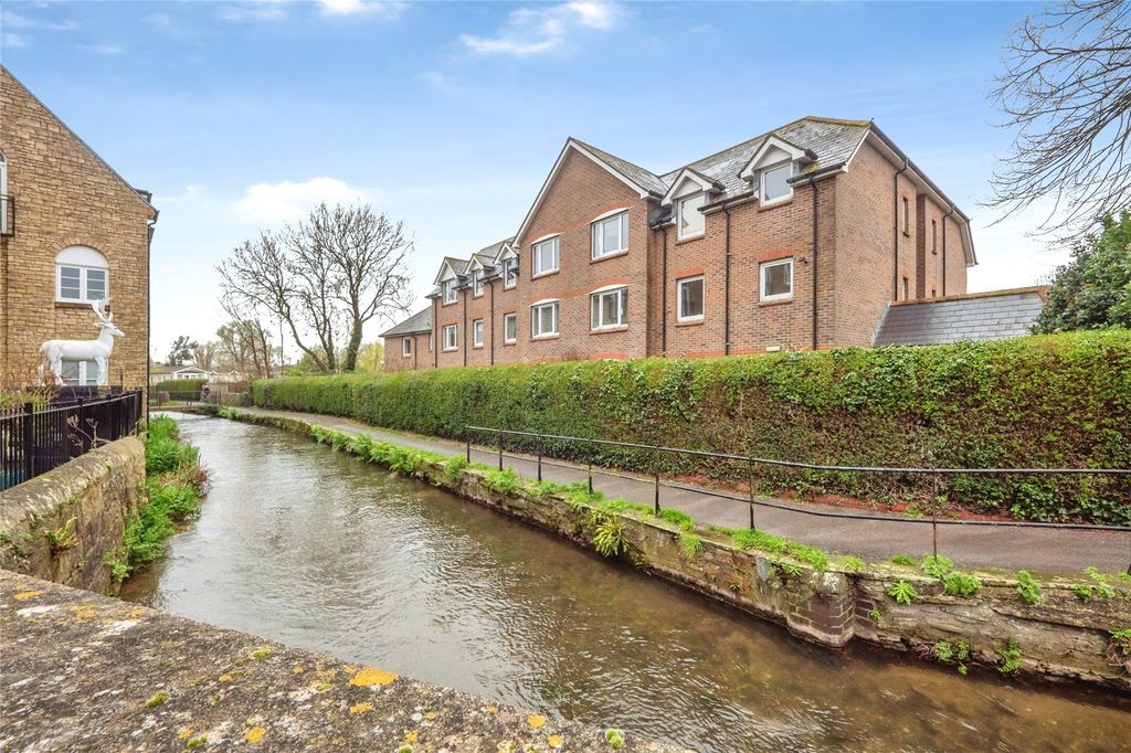 Property photo 2 of 11 General View