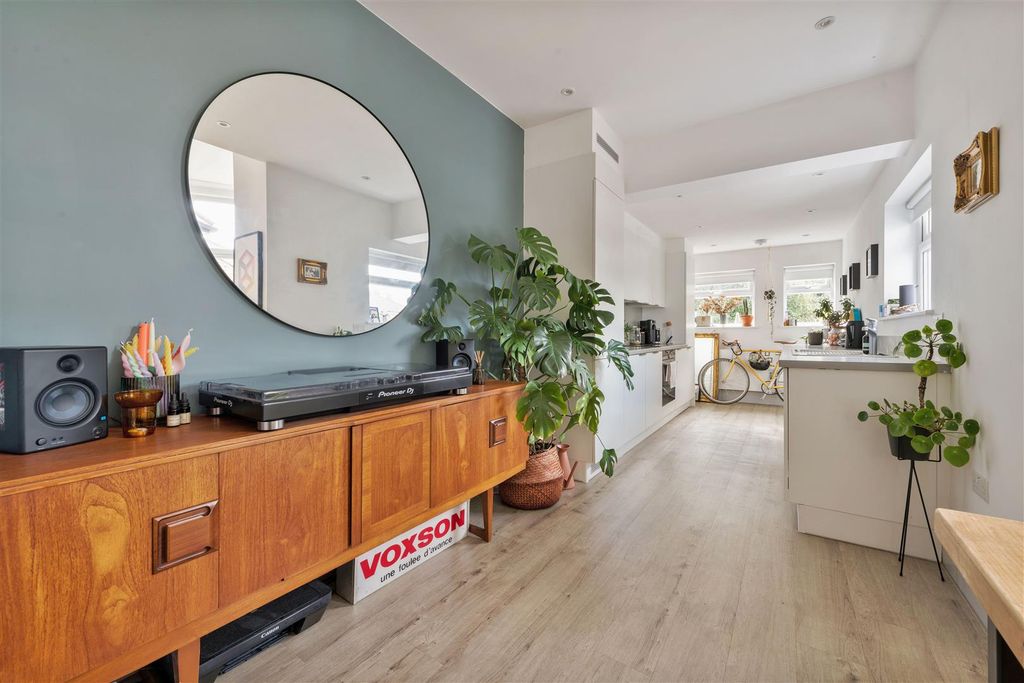 Property photo 2 of 24