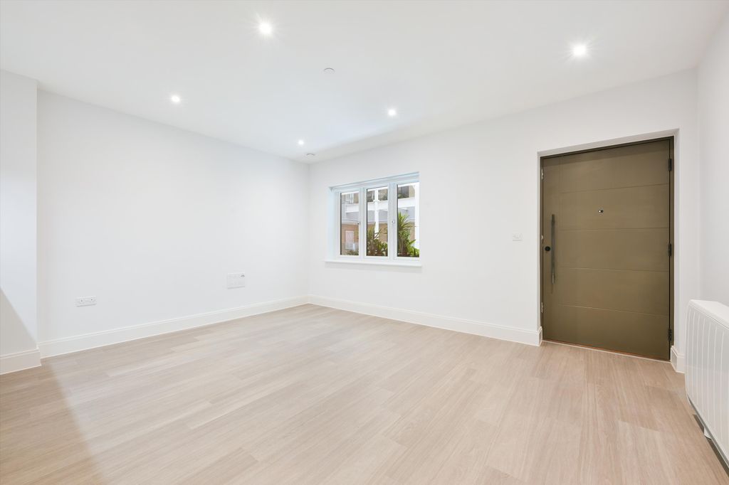 Property photo 3 of 16 Image