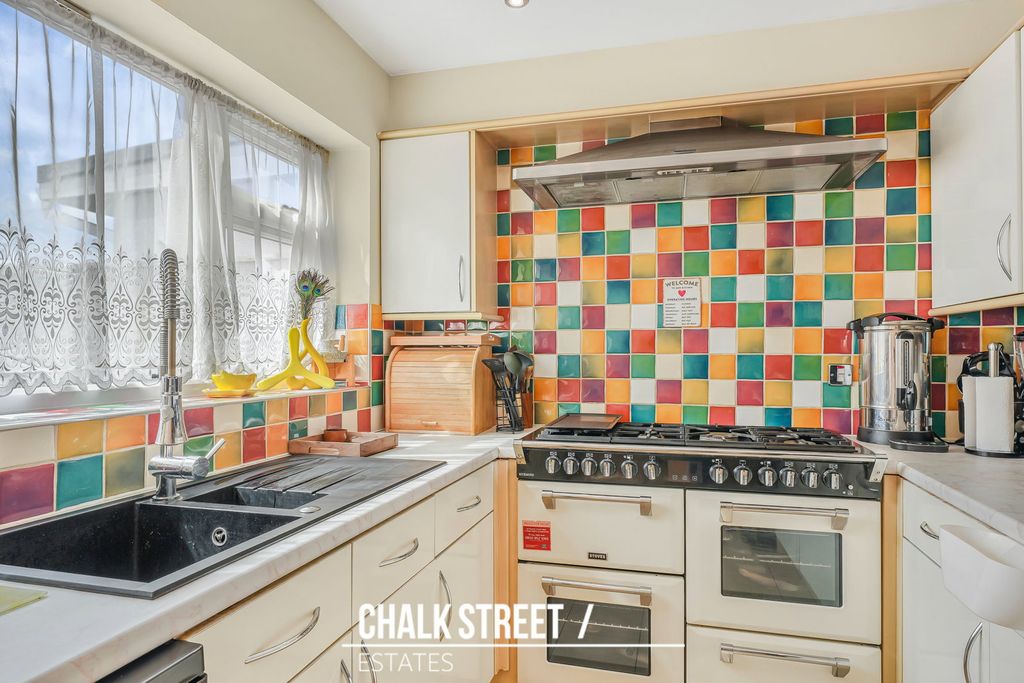 Property photo 3 of 32