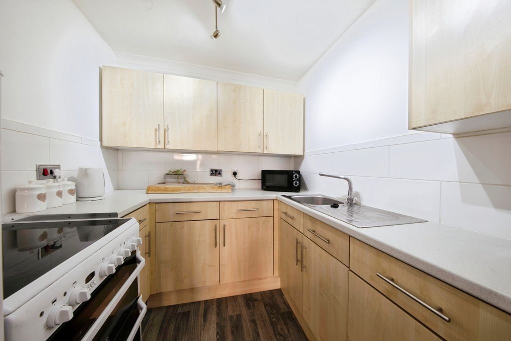 Property photo 3 of 12 Kitchen