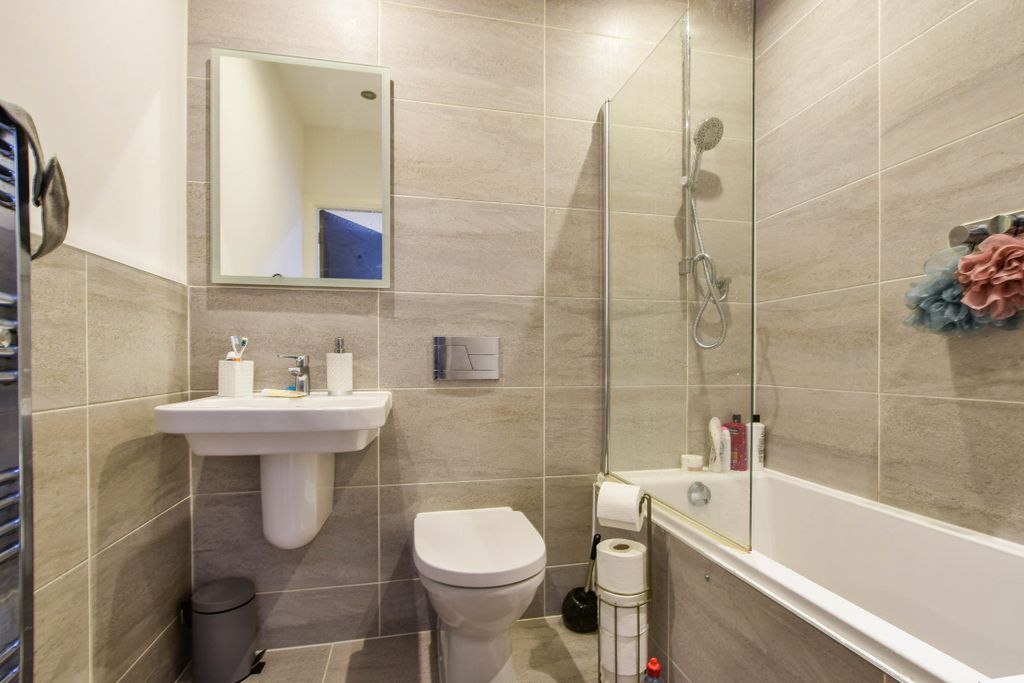 Property photo 3 of 14 Bath